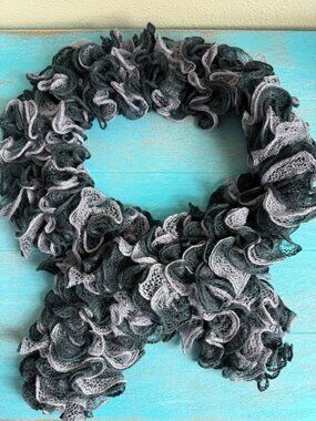 NWOT Women's Vintage Ruffled Black & Gray Scarf